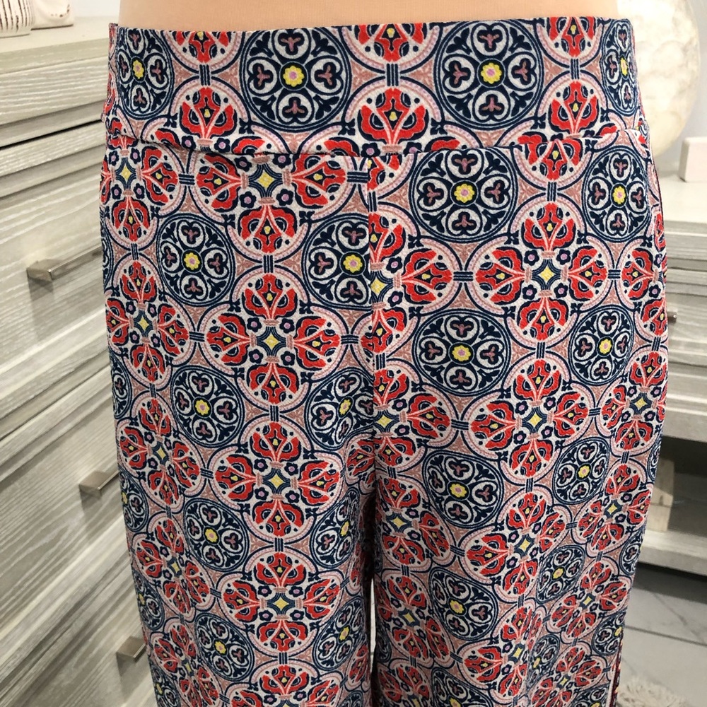 Max Studio Multicolor Patterned Capris - Picture 6 of 13